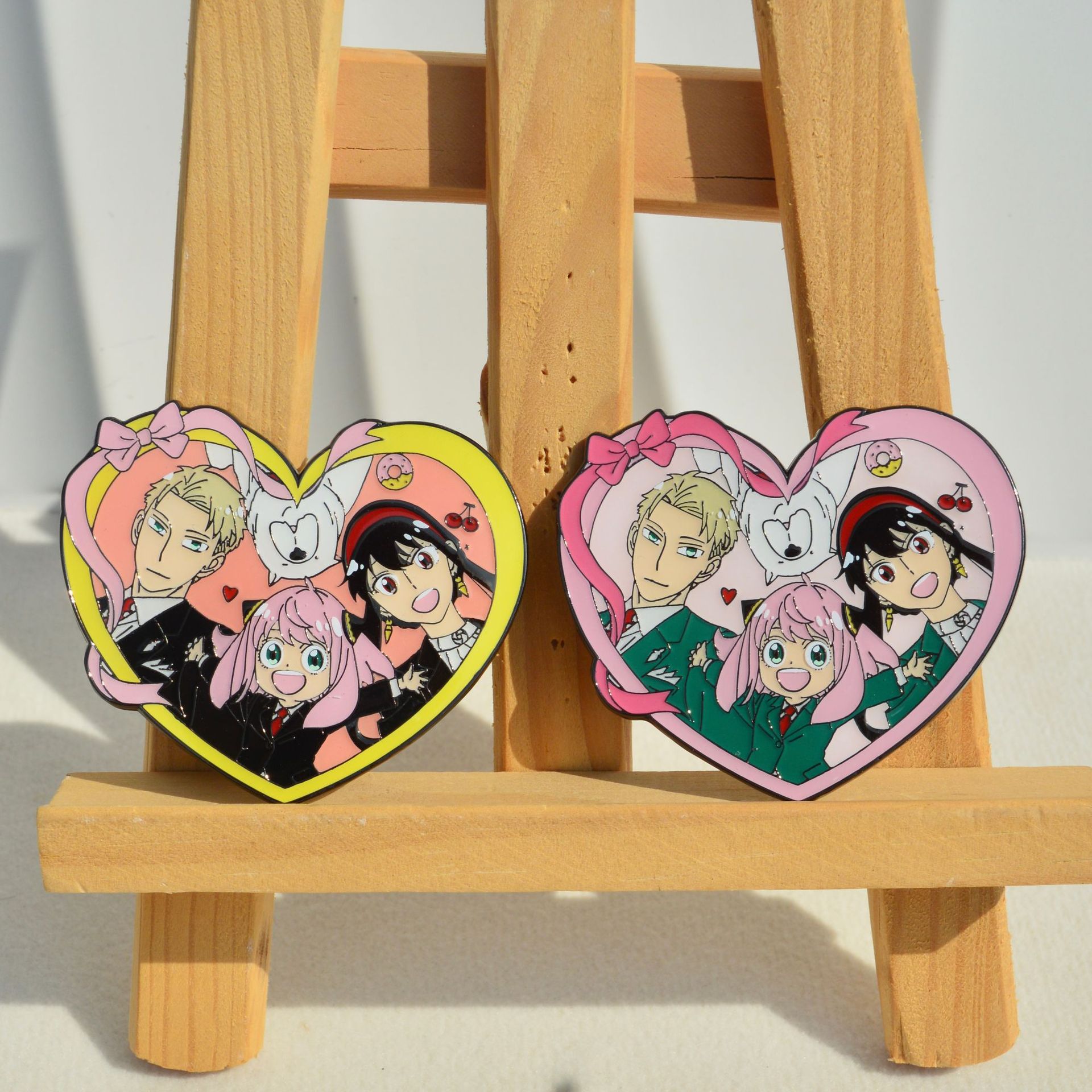 Anime Cosplay Anya - Pins Metálicos de Anya Yor Loid