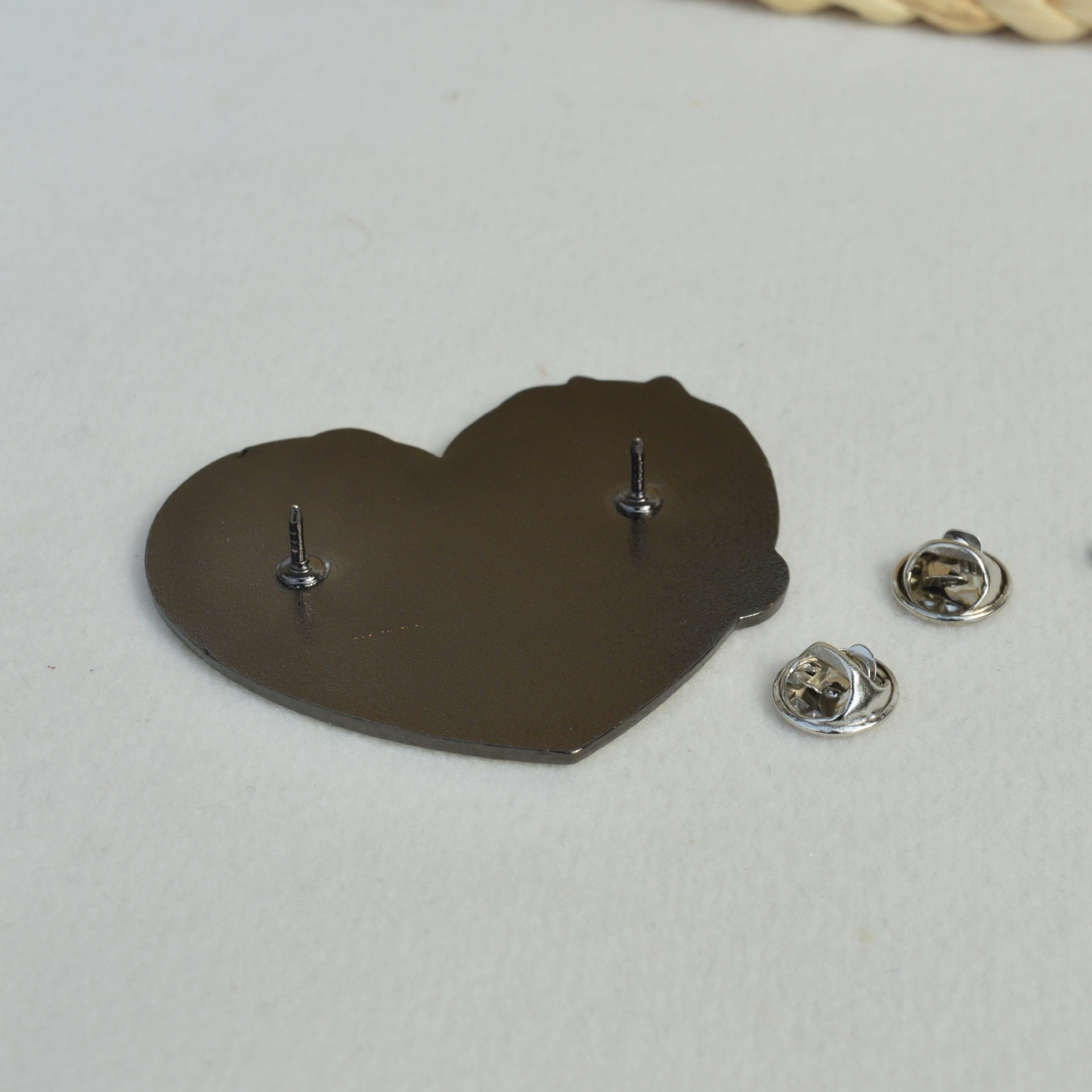 Pins Metálicos de Anya Yor Loi - Anime Cosplay Anya reseña y precio